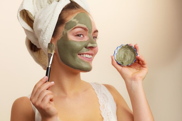 làm đẹp bằng mặt nạ trà xanh đất sét