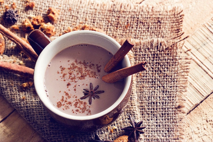 Masala chai - một loại thức uống đặc trưng của người Ấ n được pha chế từ cốt Trà Đen - Ảnh: Sưu tầm