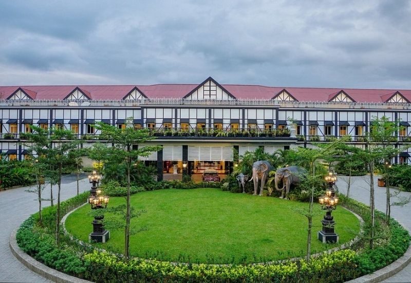 Kiến trúc ấn tượng của Mayfair Tea Resort - công trình nghỉ dưỡng được xây dựng từ thế kỷ 16 giữa đồi trà ở vùng Siliguri, Ấn Độ (Ảnh: sưu tầm)