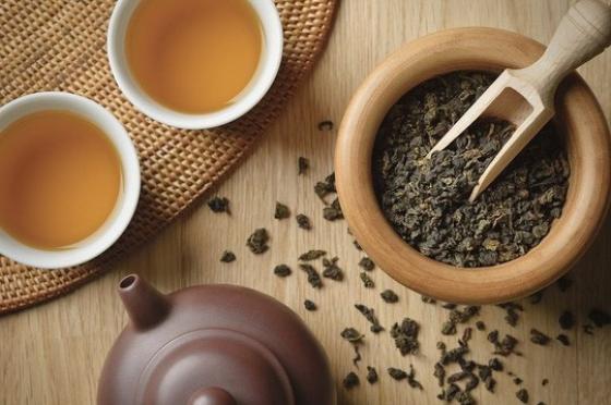 Oolong là loại trà mang mùi hoa quả chín rất thơm và bền, hậu vị ngọt thanh, nước trà xanh hoặc xanh vàng - Ảnh: Sưu tầm