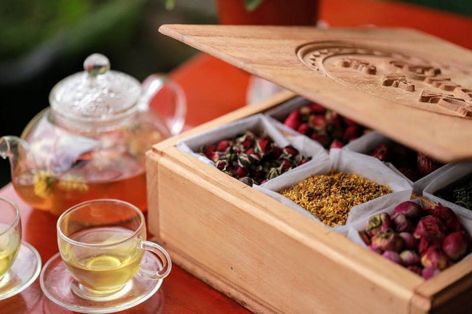 Được làm từ các loại trà và hoa thiên nhiên Detox thơm ngon, dễ uống mang đến cho bạn cảm giác thư giản tức thì