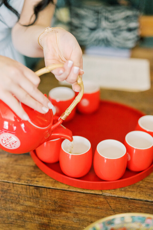 Người Hoa thường lựa chọn Hồng trà để thực hiện nghi thức trong tiệc cưới  (Ảnh: sưu tầm)