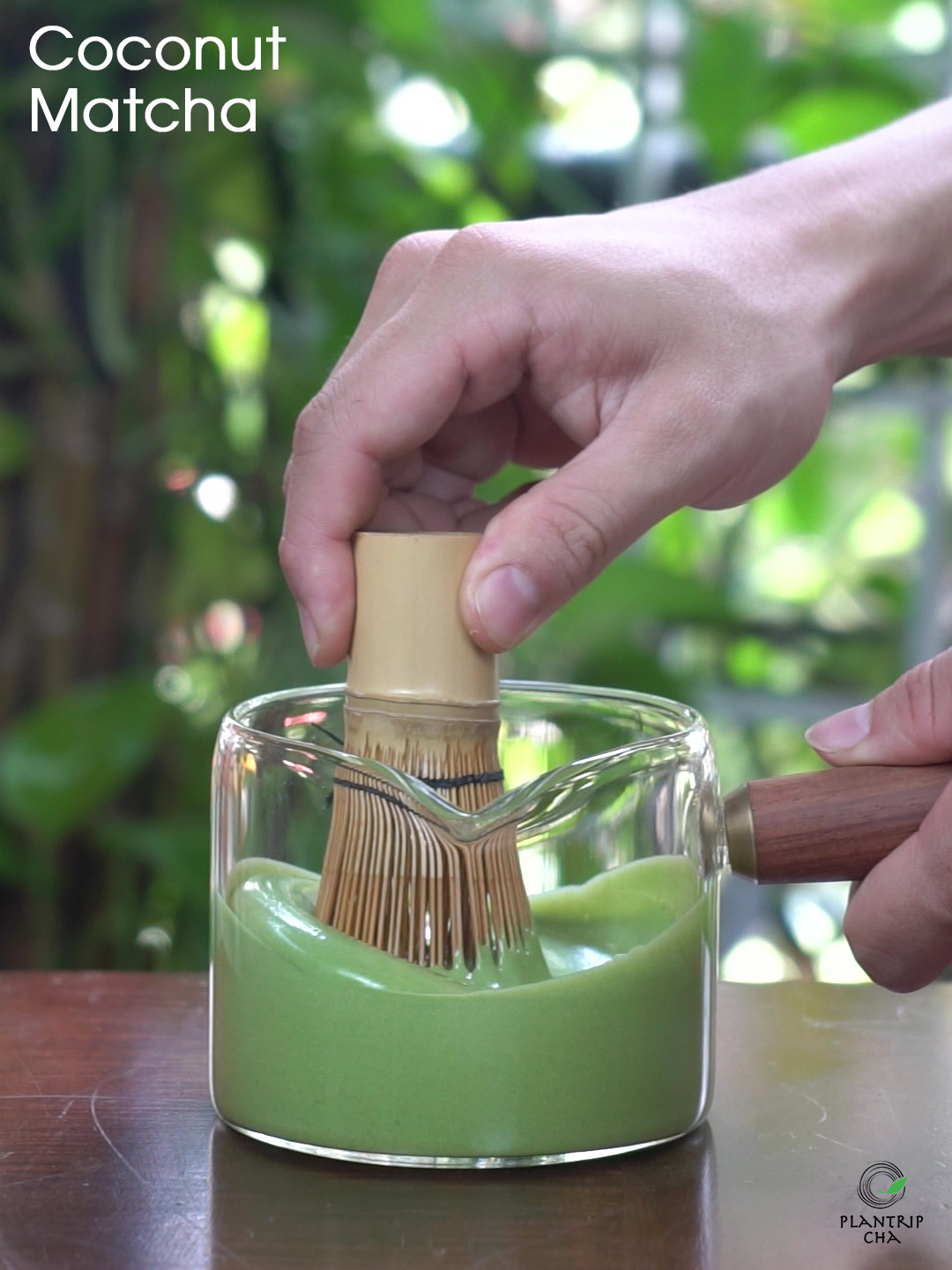 Plantrip Cha hướng dẫn cách đánh thủ công kem matcha (coconut matcha foam) siêu sánh mịn.