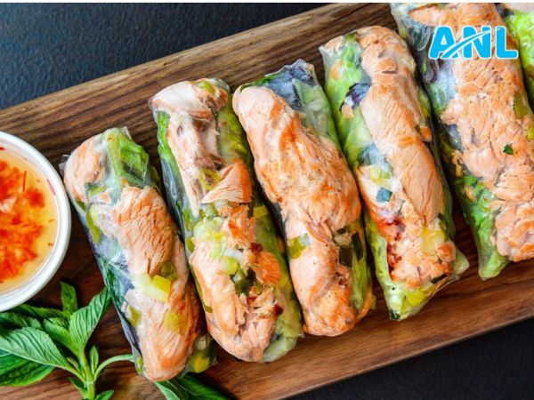 Gỏi cuốn cá hồi