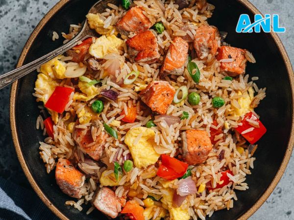 Cơm chiên cá hồi