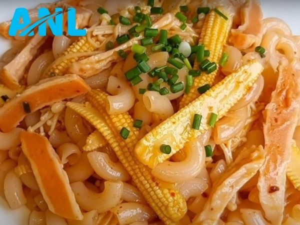 Hoàn thiện món ăn nui xào rau củ