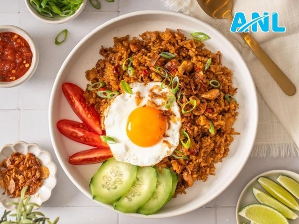 Ăn kèm cơm chiên tomyum