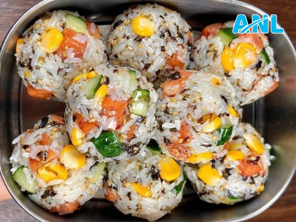 Cơm nắm rong biển