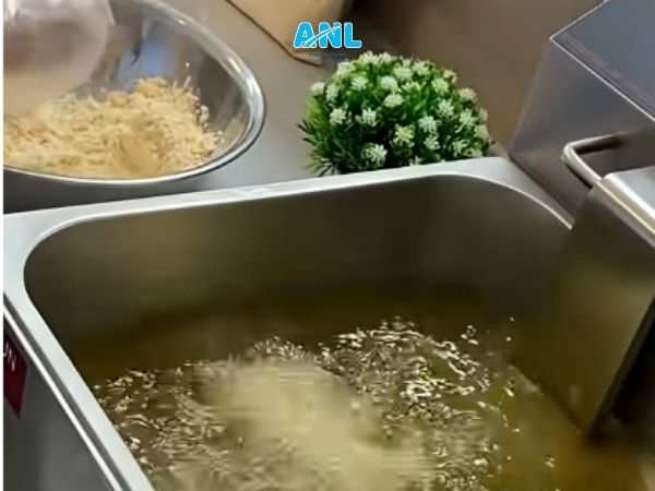Kỹ thuật canh nhiệt độ và chiên gà ngập dầu
