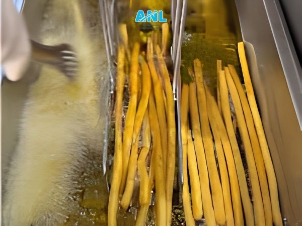 Công thức 2: Khoai tây sợi dài sốt bơ tỏi tươi béo ngậy, bọc bóng mượt