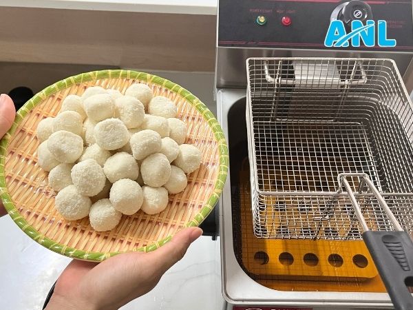 Nên tự làm cheese ball hay nhập sẵn từ nhà cung cấp