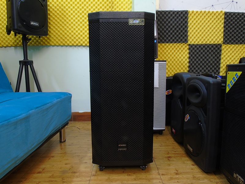 Loa kéo có màn hình Sansui SA2-212