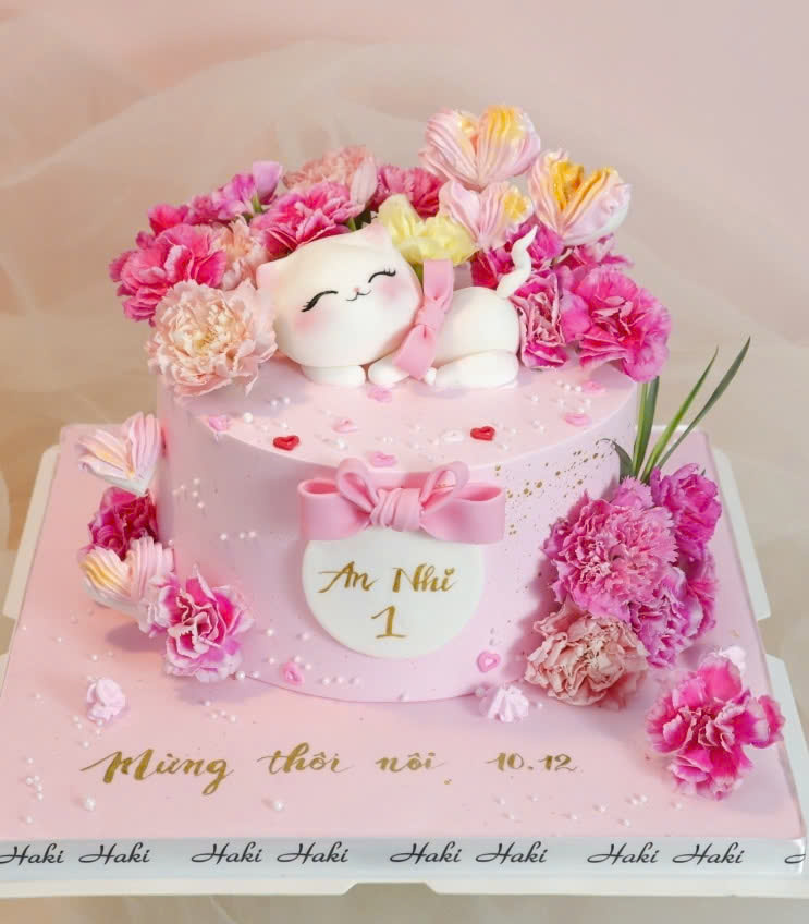 Bánh kem thôi nôi bé gái tuổi mèo