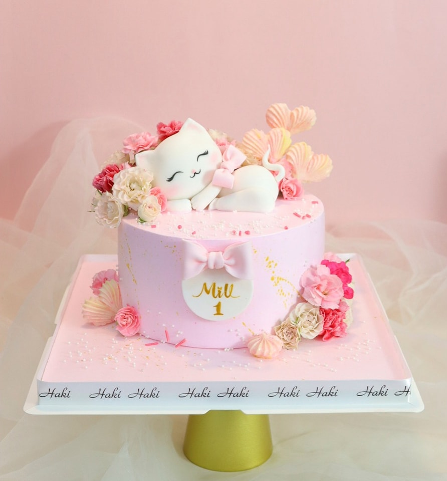 Bánh kem thôi nôi bé gái tuổi mèo