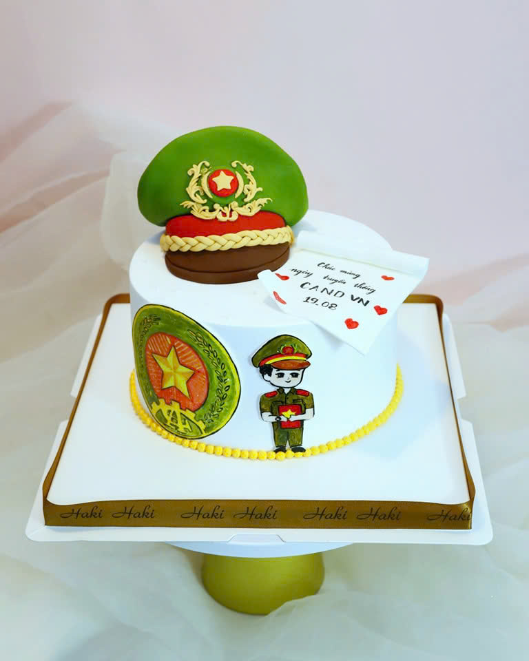 Bánh kem trang trí Công an Việt Nam