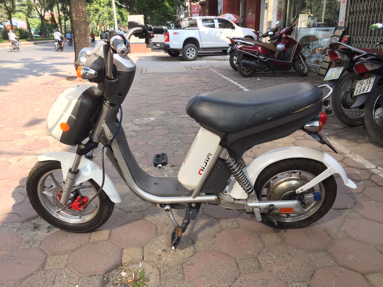 Thay ắc quy xe đạp điện Nijia, Giant 133, Yamaha, Honda