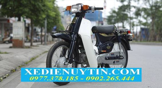 Xe máy Cub 82 mầu xanh tím than