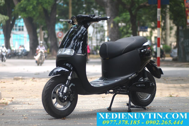 Xe máy điện Gogoro Osakar 2020 mầu đen