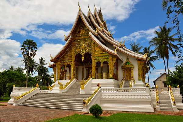 Cung dien Hoang Gia - Lao