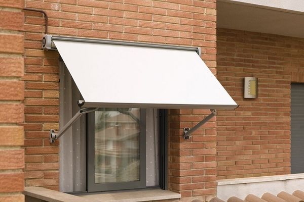 Biệt thự đẹp hơn nhờ mái hiên hộp cửa sổ
