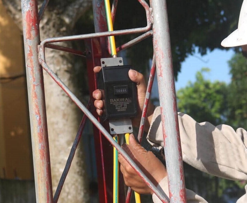 Lắp bộ đếm sét Bakiral