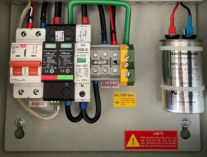Lắp thiết bị chống sét OBO V20-C1-280 cho tủ điện 1 pha