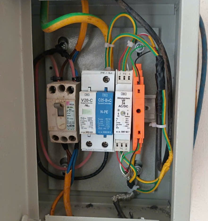 Lắp thiết bị chống sét 1 pha OBO V20-C1+NPE-280 cho tủ trạm cân