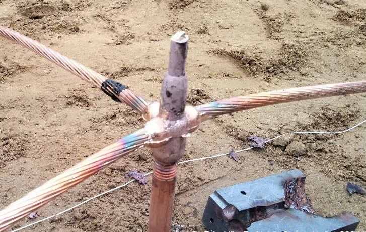 mối hàn hóa nhiệt giữa cọc d16 và cáp m70