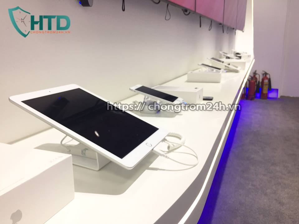 Chống trộm điện thoại hàng trưng bày không thể thiếu cho các siêu thị điện máy.