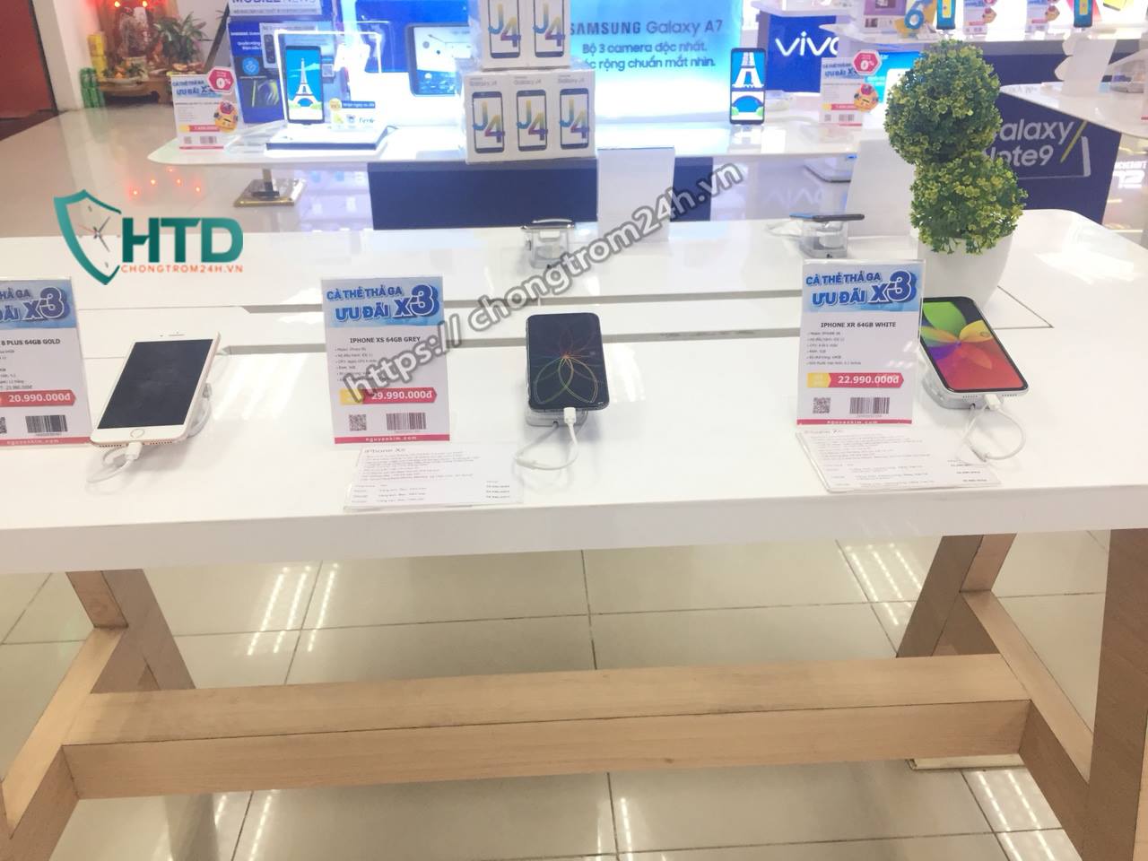Giải pháp chống mất cắp điện thoại trưng bày cho siêu thị