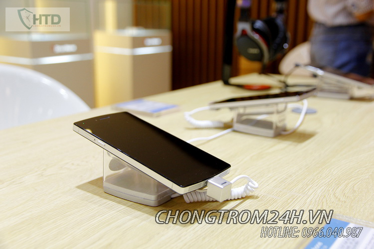 Cùng điểm qua các mẫu chân đế mica trưng bày điện thoại 2020