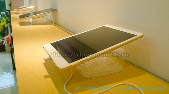 Tác dụng và cấu tạo của chân đế mica trưng bày điện thoại - máy tính bảng
