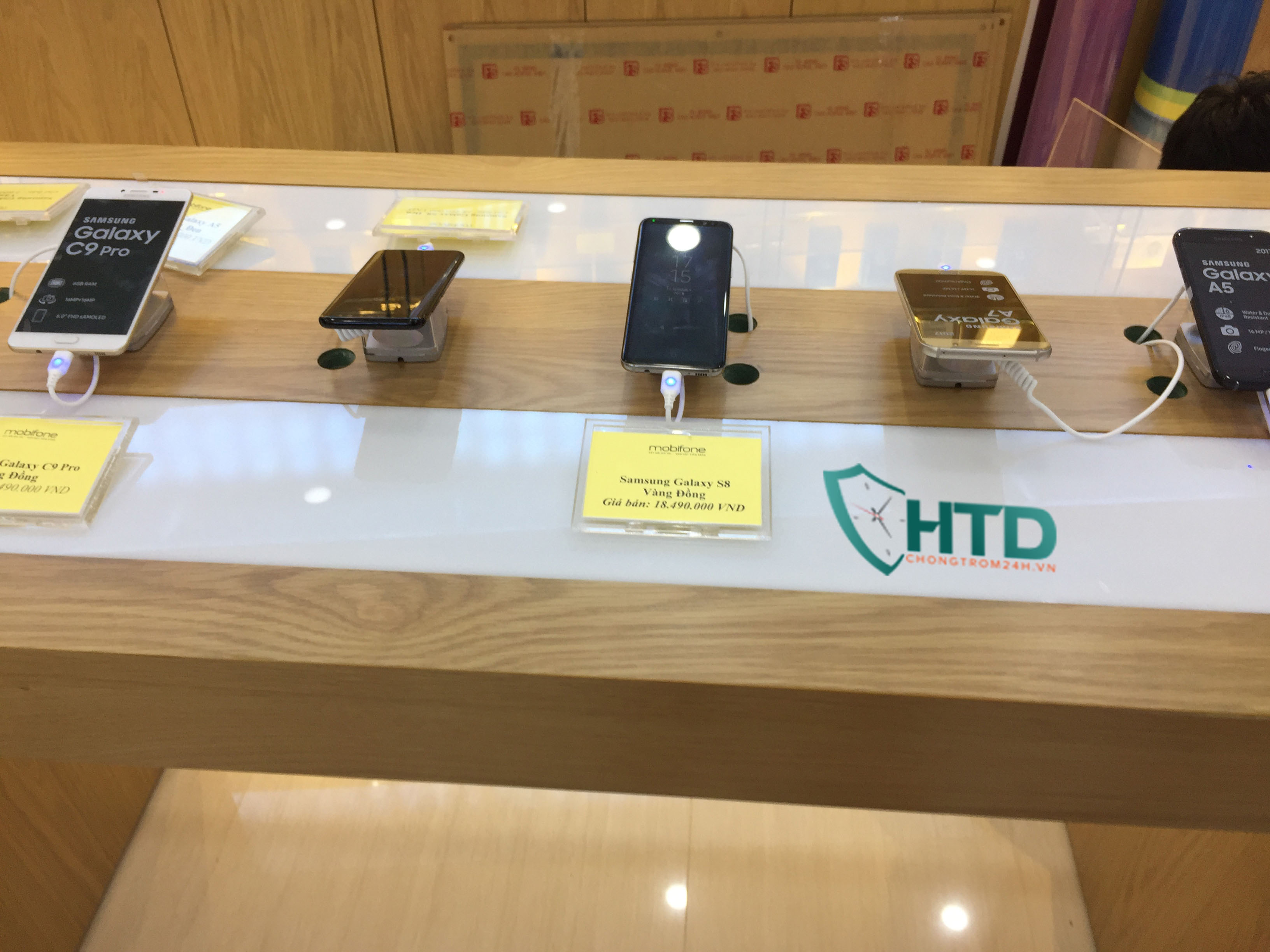 3 tiêu chí chọn mua thiết bị chống trộm điện thoại trưng bày phù hợp