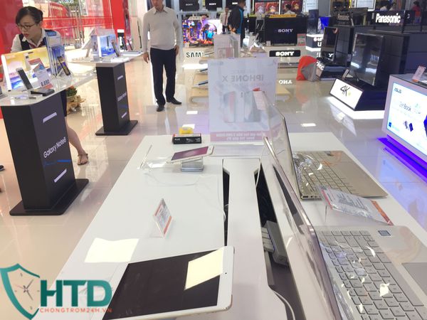 kinh nghiệm sử dụng thiết bị chống trộm điện thoại trưng bày