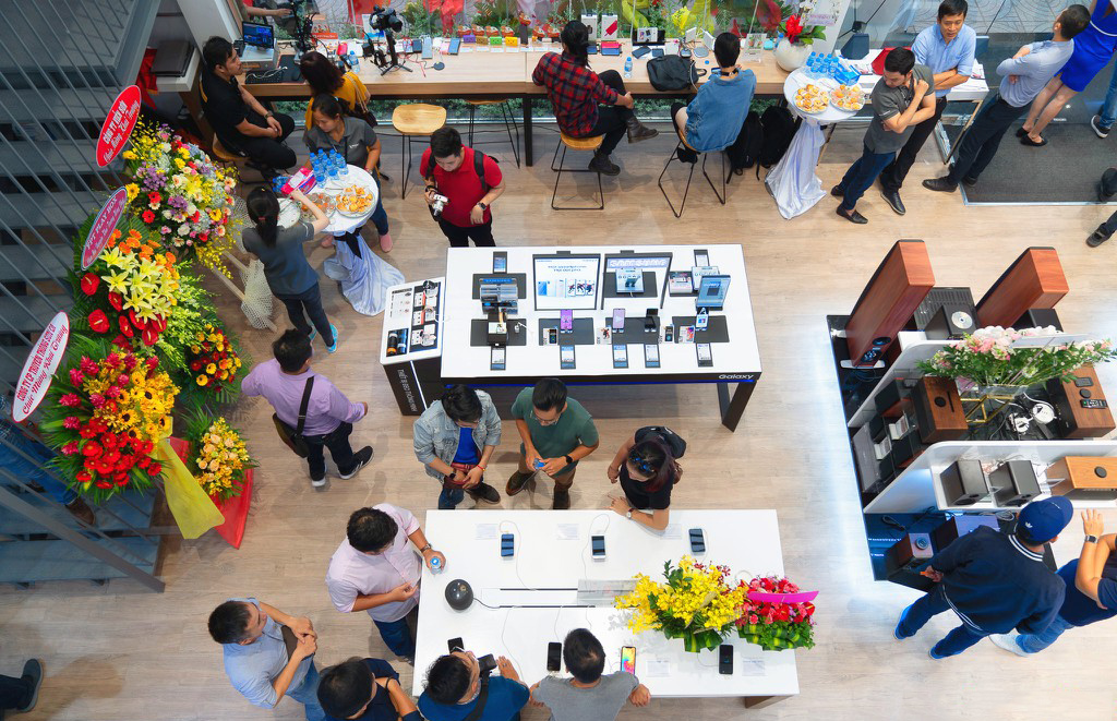 Chân đế chống trộm điện thoại, máy tính bảng tại Mai Nguyên Mobile