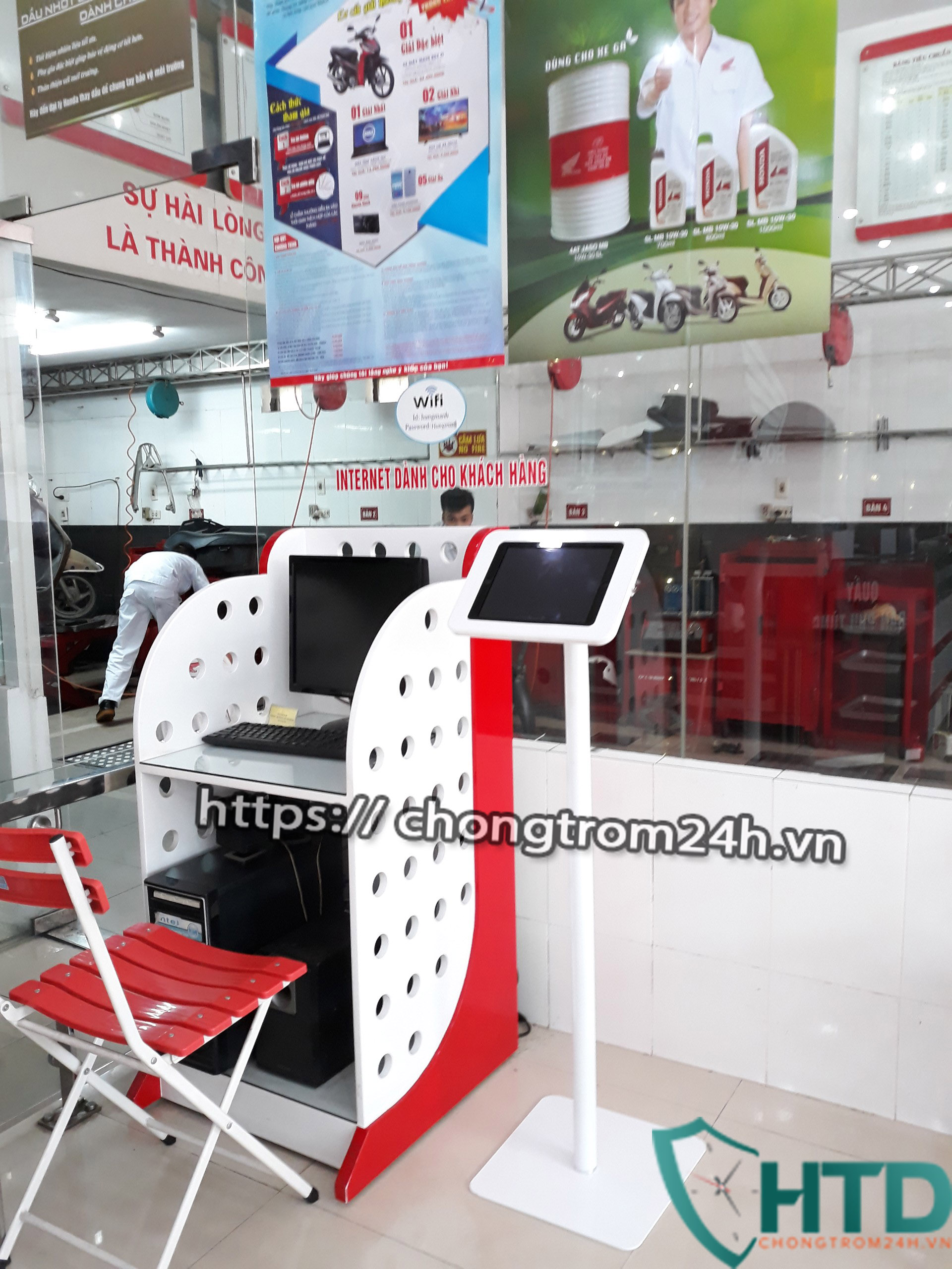 giá đỡ máy tính bảng tại Honda 319 nguyễn văn cừ - long -biên - HN
