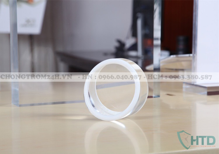 đế mica trưng bày máy tính bảng