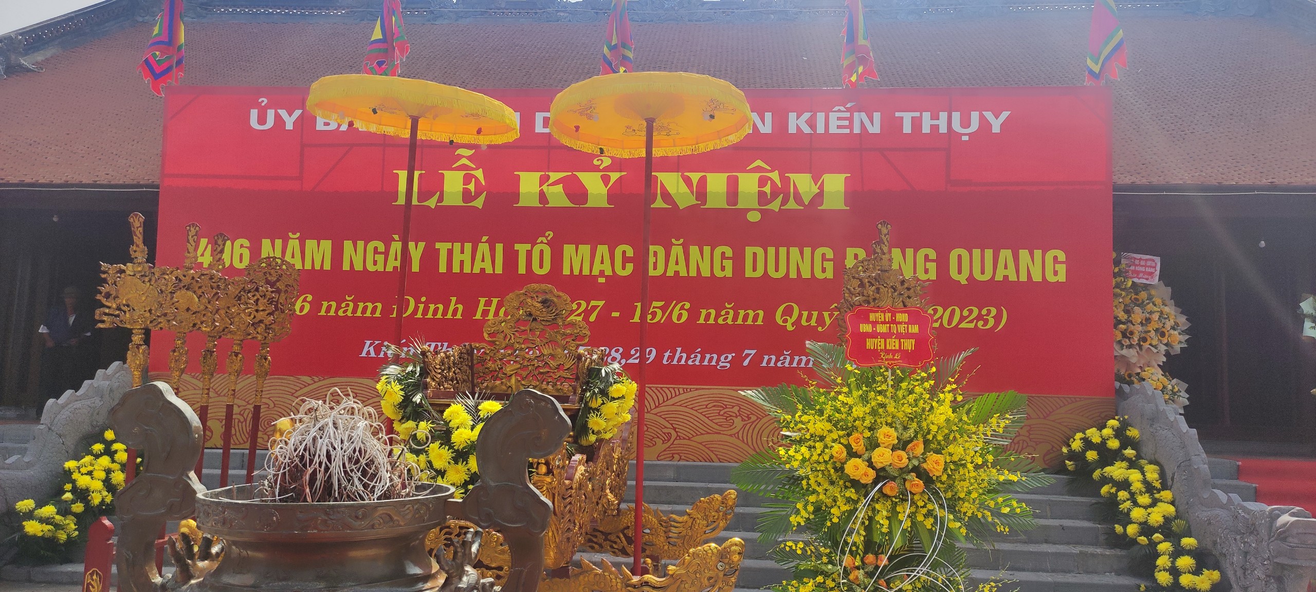 chuyen-tham-khu-tuong-niem-vuong-trieu-mac