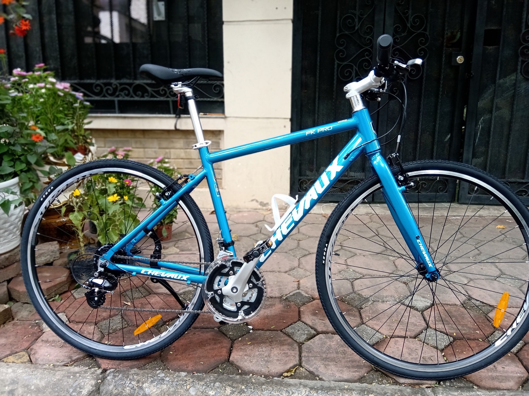 Chevaux xe đạp touring thương hiệu của Pháp phiên bản FKPRO dành cho thị trường Nhật Bản