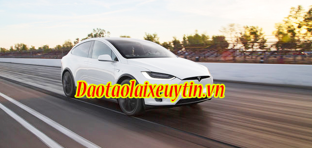 TESLA MẪU X P90D CHIẾC SUV NHANH NHẤT