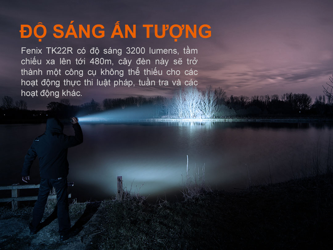 Đèn pin chiến thuật FENIX TK22R có độ sáng 3200 lumens và tầm chiếu xa 480m.