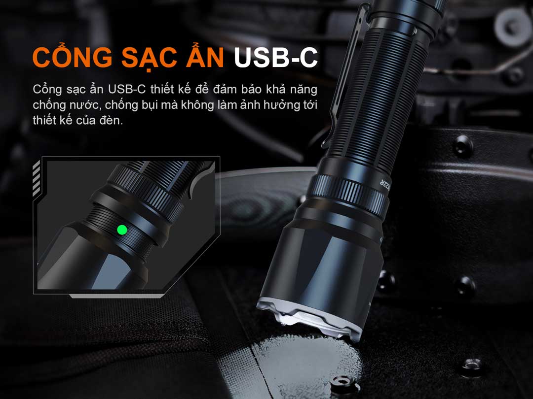 Trang bị 1 cổng sạc ẩn trên thân đèn, giúp cho đèn chống nước, bụi tuyệt đối.
