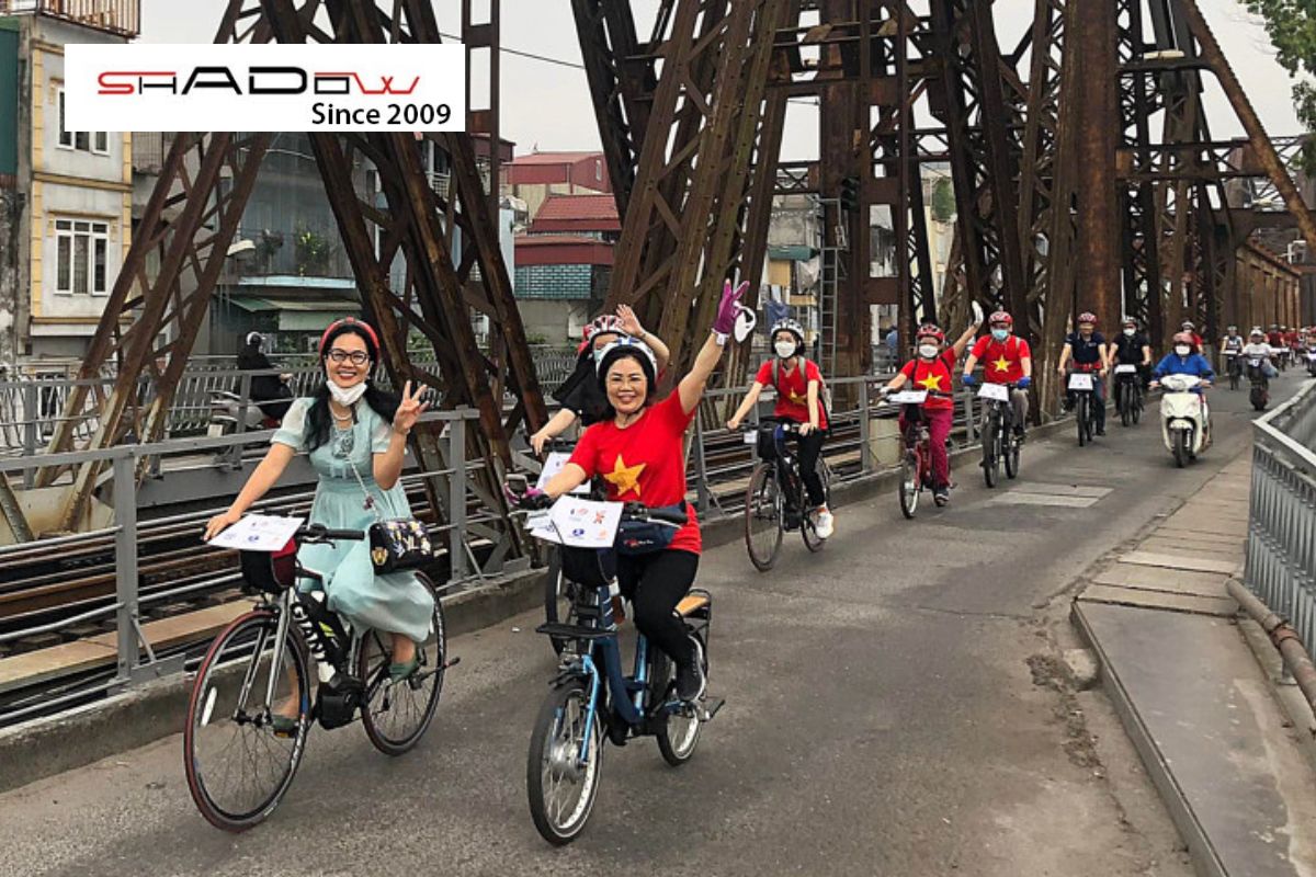 Hội đạp xe đến làng gốm Bát Tràng