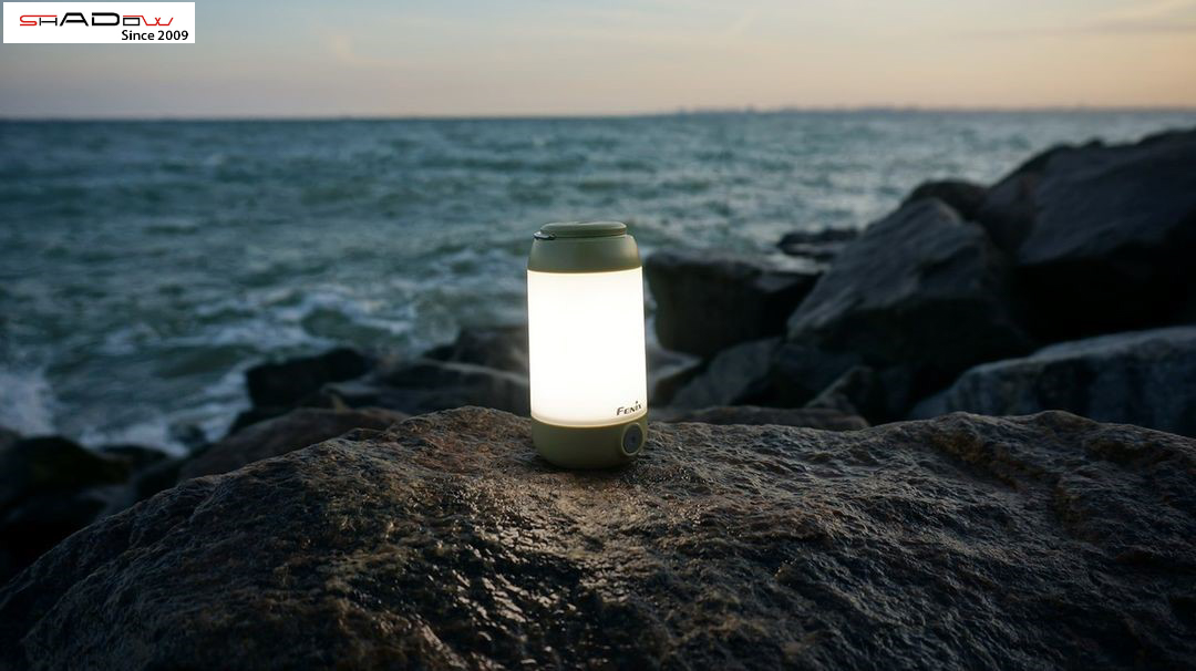 đèn pin là đồ dùng vô cùng quan trọng mang đến chuyến hành trình du lịch