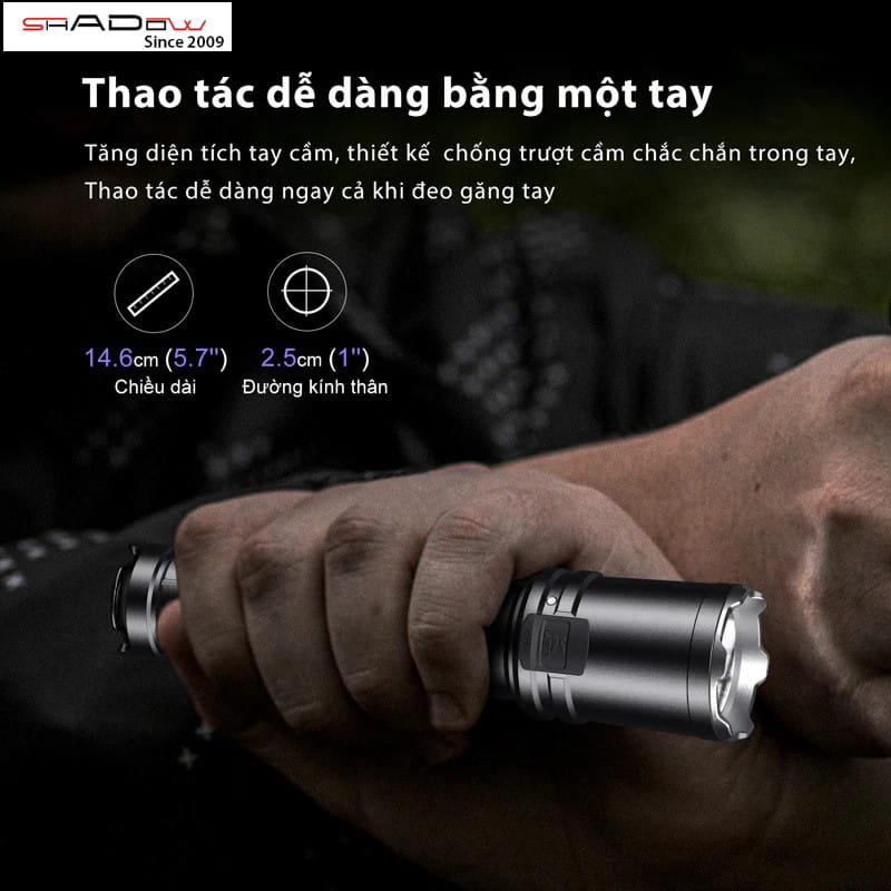 đèn pin police 3w Klarus XT11R thao tác dễ dàng bằng 1 tay