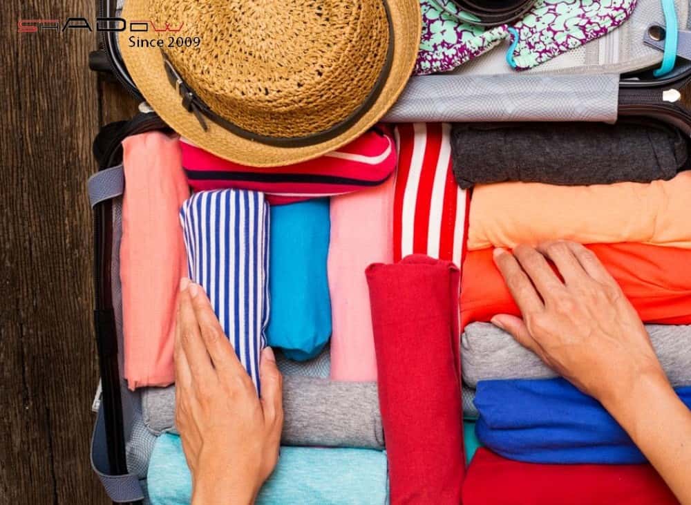 đồ sử dụng cần thả chuyến hành trình du lịch: ăn mặc quần áo, giầy dép