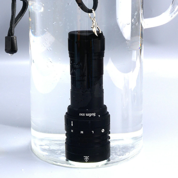 Đèn lặn SOFIRN SD05 ngâm nước