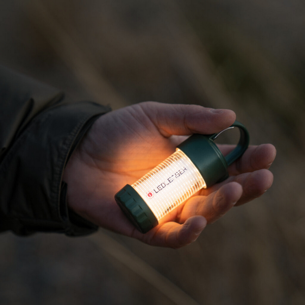 Đèn cắm trại Ledlenser ML4 độ sáng 300 Lumens ánh sáng vàng (phiên bản màu xanh lá)