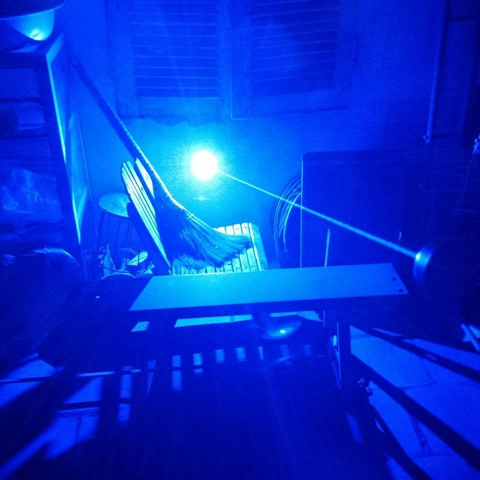 Đèn Laser Blue công suất 3W tia màu xanh dương kèm pin sạc