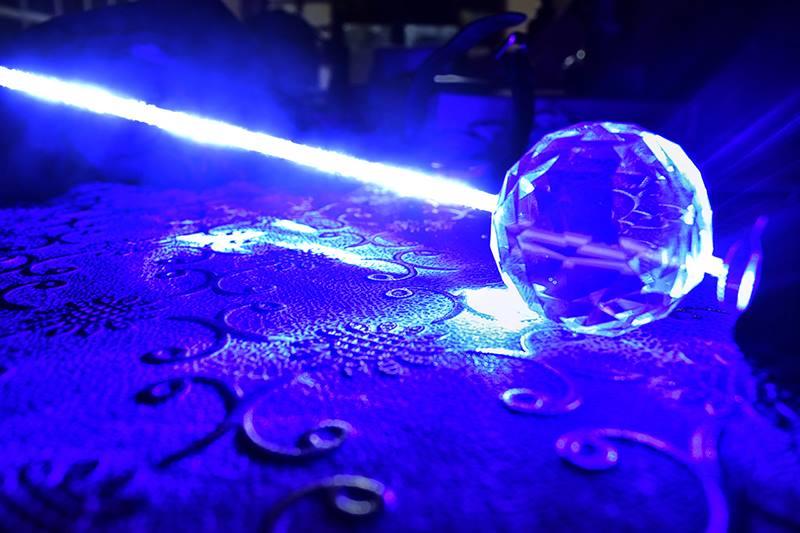 Đèn Laser Blue công suất 3W tia màu xanh dương kèm pin sạc